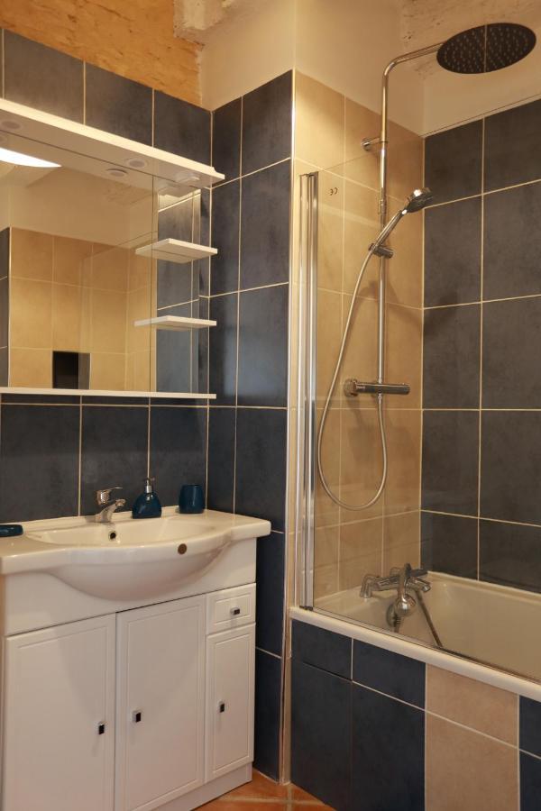 Les Tours De Bombel Bed and Breakfast Saint-Amand-de-Coly Εξωτερικό φωτογραφία